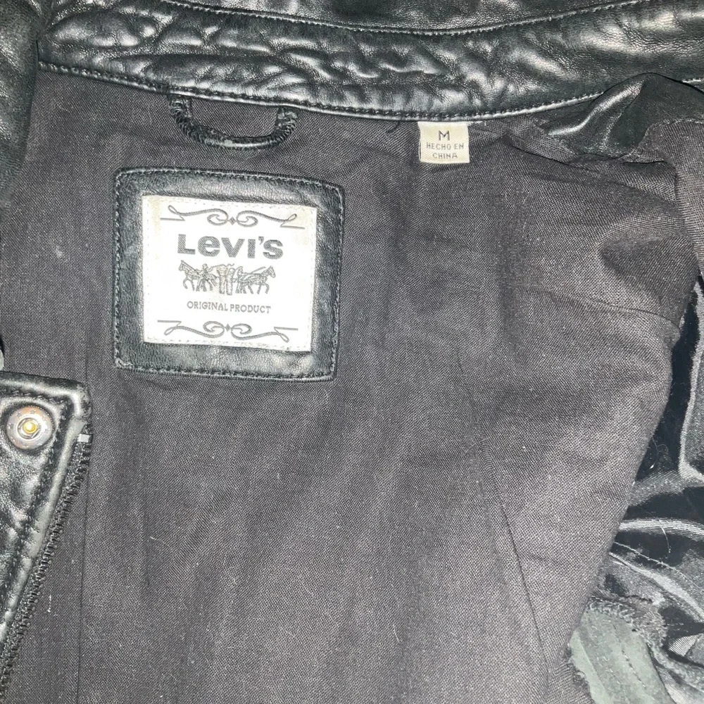 Levi's Women's Black Leather Jacket - Picture 6 of 8